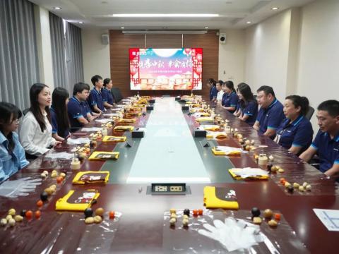 月圆中秋 情暖和记官网|和记官网电气开展外地职工关爱活动